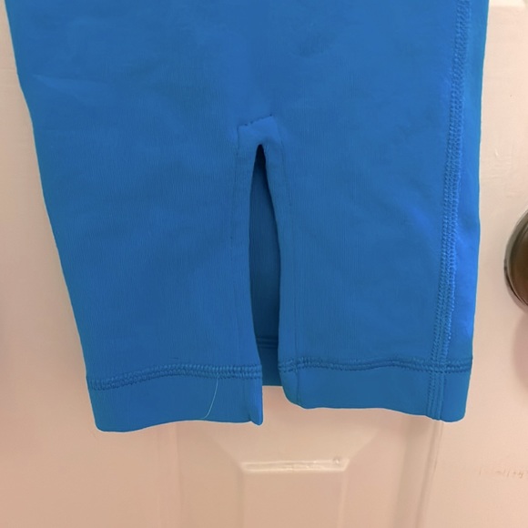 LULULEMON | Gather and Crow Capri Crop Workout Leggings in Beaming Blue - Picture 8 of 11